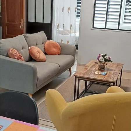 Convivial A Proximite D'amiens Avec Terrasse Exterieure A Amiens